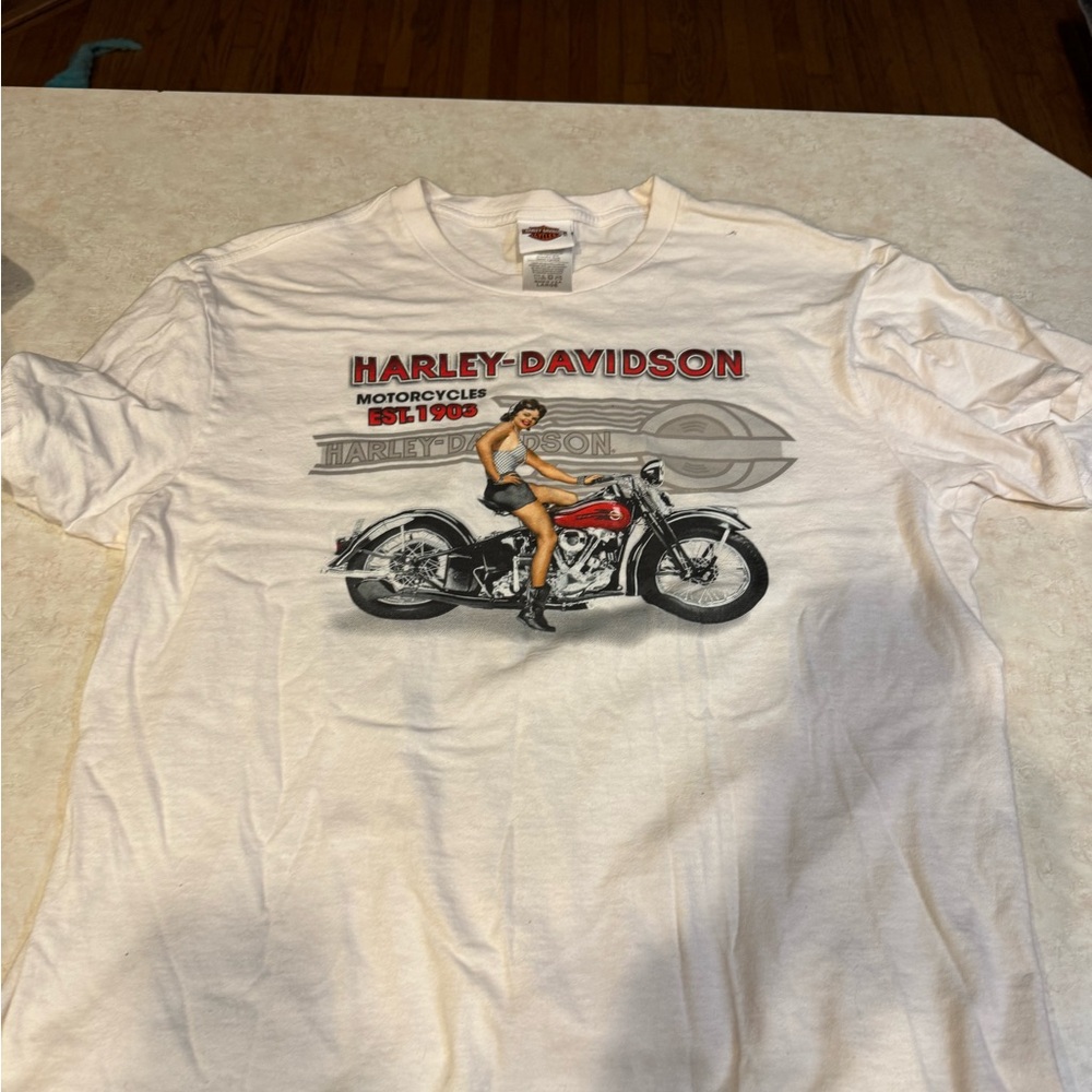 Harley-Davidson White Graphic T-Shirt for Men pin-up girl